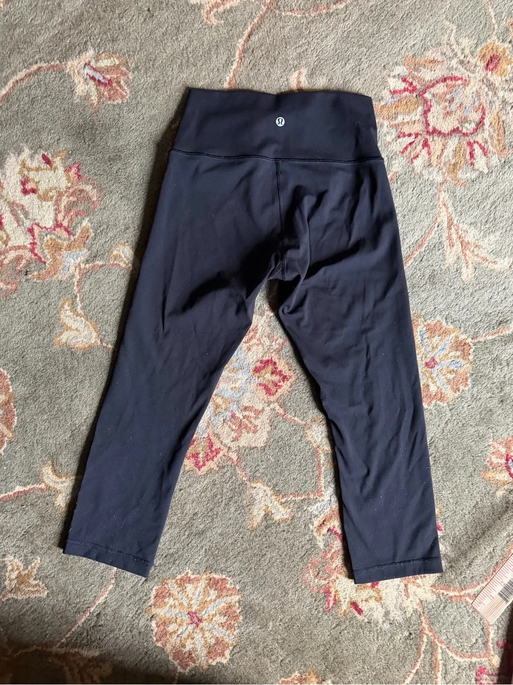 lululemon athletica Women’s Black Cropped Wunder Under Leggings size 6